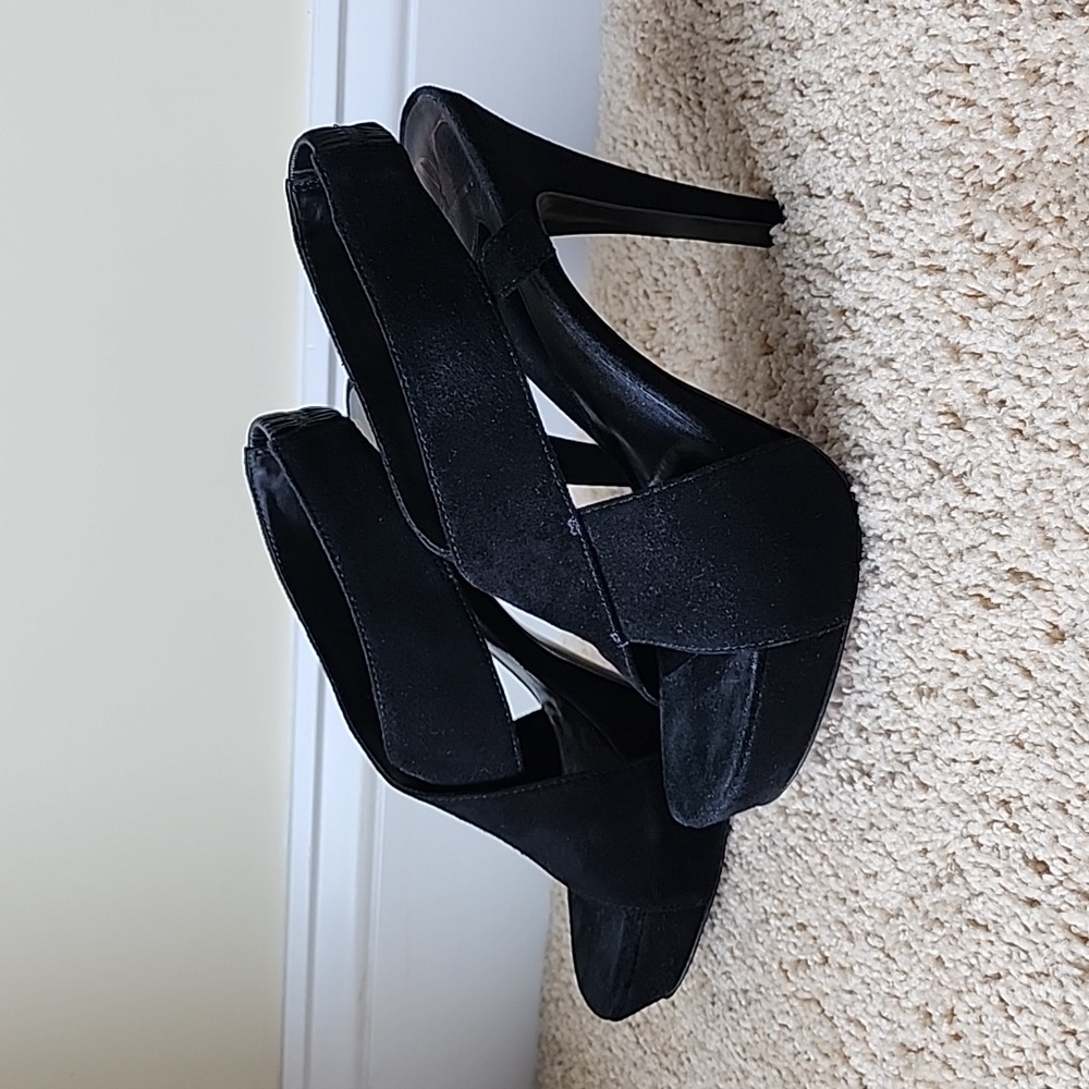Diane Von Furstenberg size 8.5 black suede platform heels